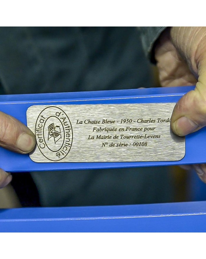 Plaque sur Chaise Bleue